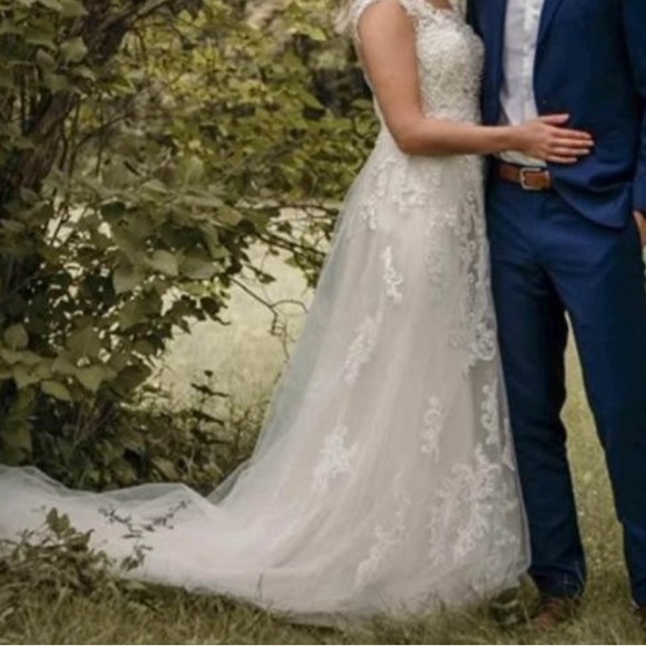 Beautiful Ivory Wedding dress - Picture 7 of 8